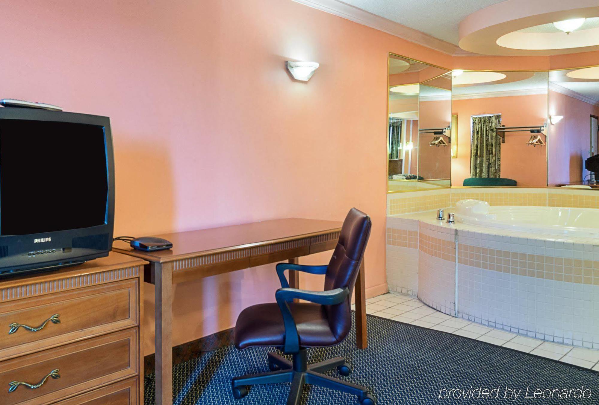 Travel Inn New Castle Airport Экстерьер фото
