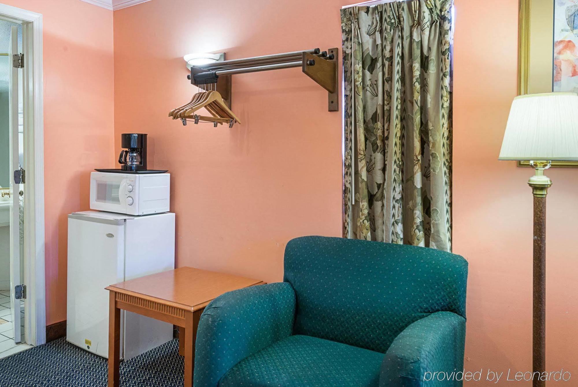 Travel Inn New Castle Airport Экстерьер фото